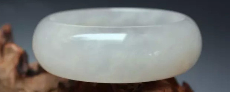 玉手镯戴哪只手正确