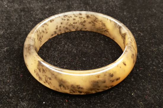 佘太翠手镯怎样辨别