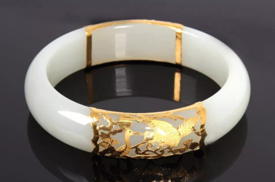 玉手镯和金手镯可以戴同一只手吗