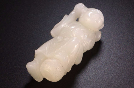 玉晚上会发光吗