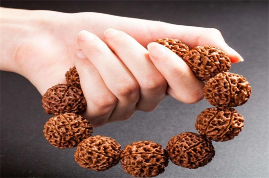 金刚菩提子手串如何盘玩