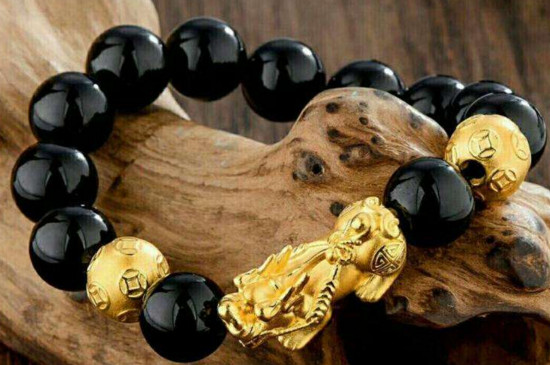 女人带黄金貔貅哪个手，黄金貔貅佩戴的禁忌