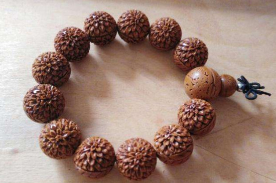 女人戴桃核有讲究吗