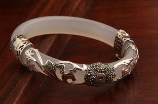 贵妃镯和圆镯的尺寸区别