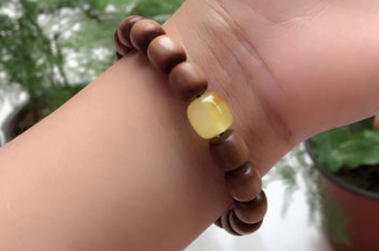 老山檀手串功效与作用