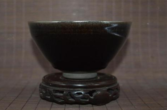 新老乌金釉瓷器鉴定特征