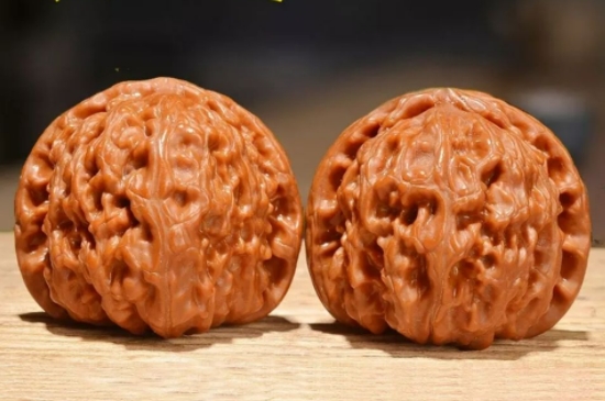 文玩核桃黄金尺寸多少