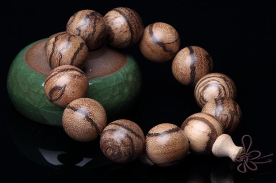 沉香手串怎么盘玩保养