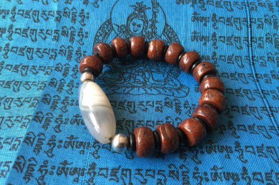 菩提手串是什么材质