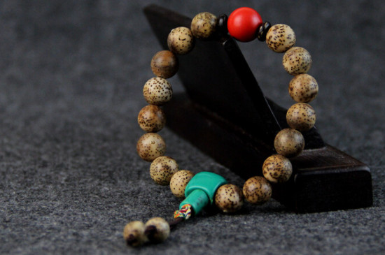 彩色菩提颜色是不是天然的