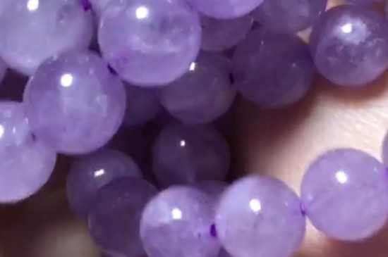 黄金手镯的美好寓意